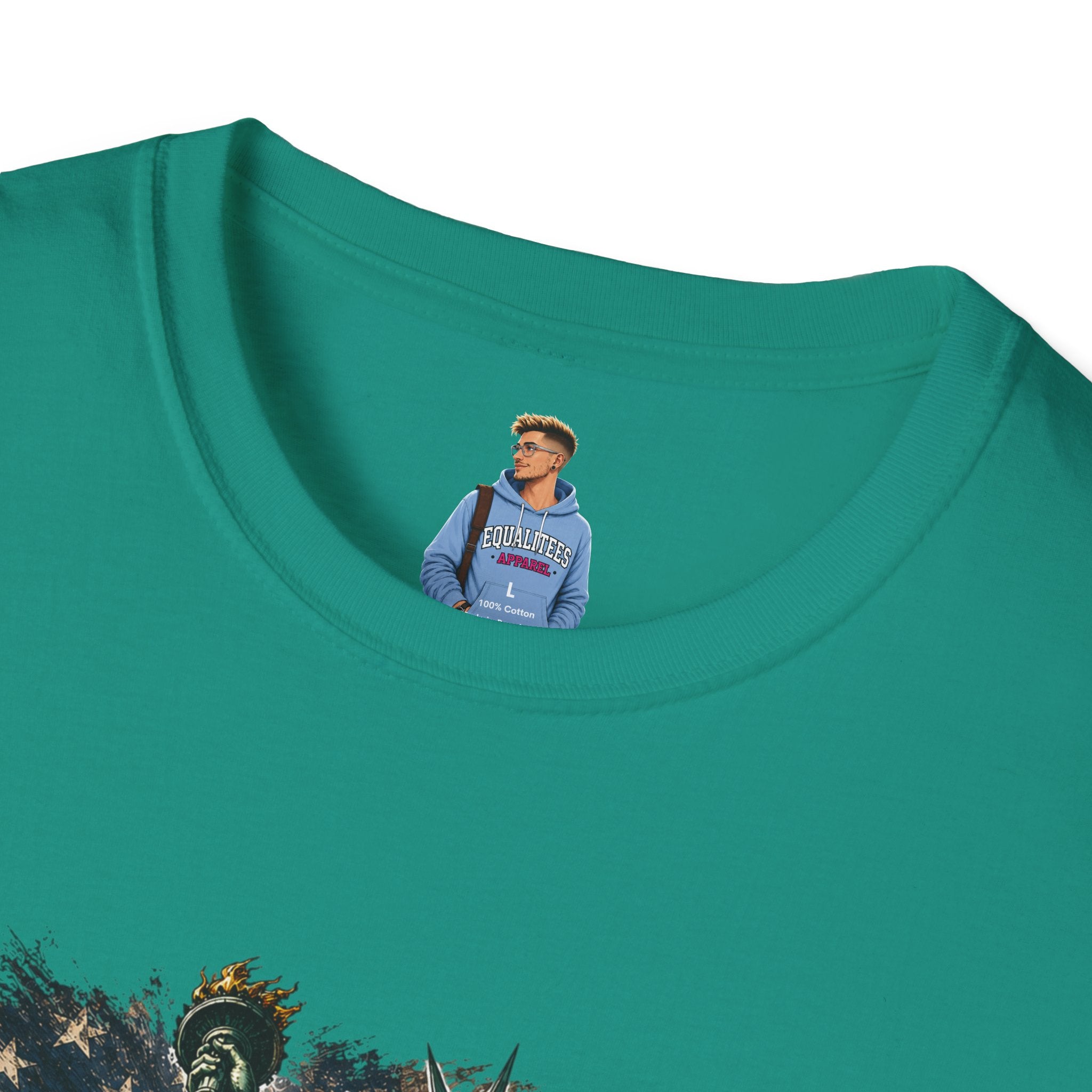 Patriots Don’t Stand For This T-Shirt — Statue of Liberty & Distressed Flag Graphic
