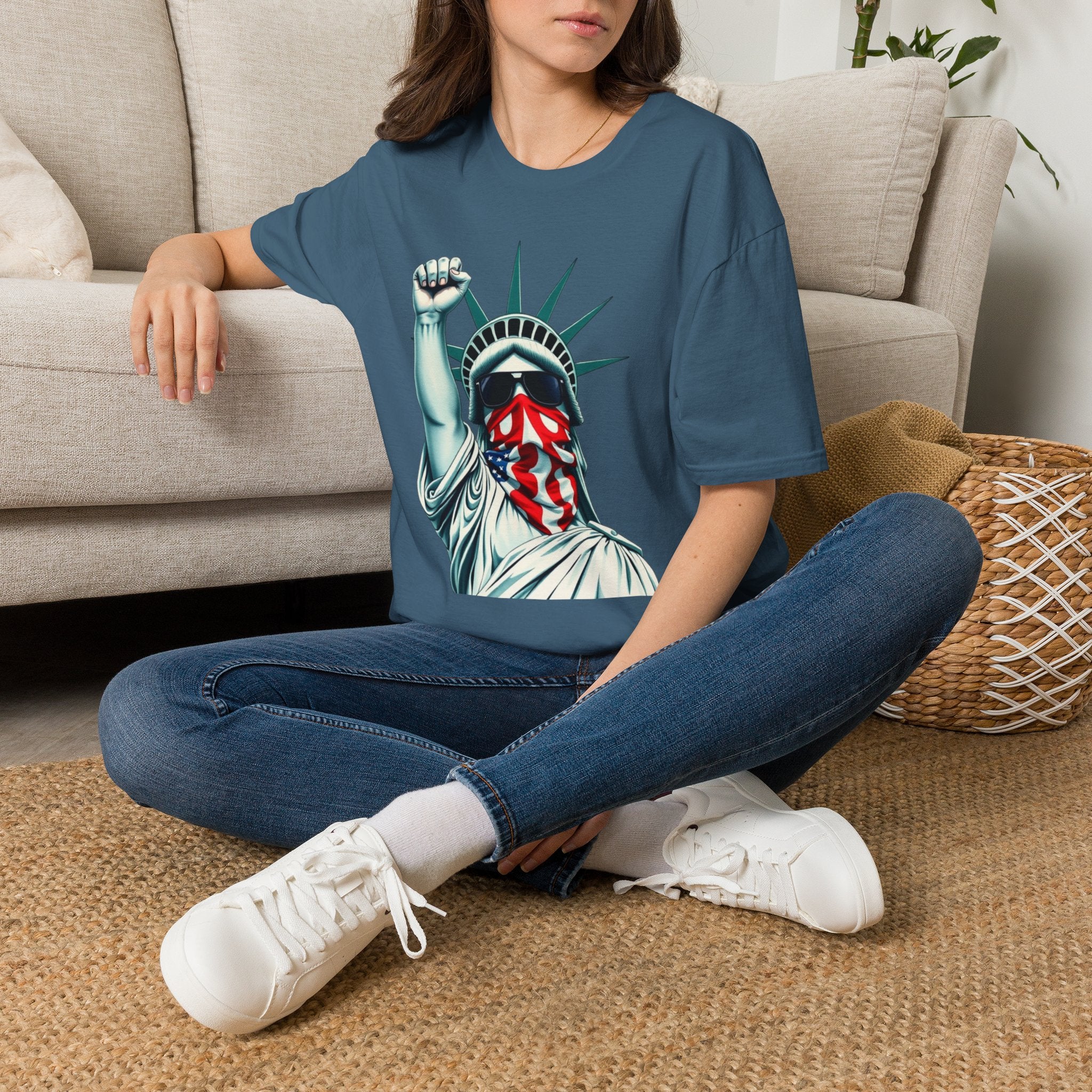 Resist - Patriotic Statue of Liberty T-Shirt - Unisex Softstyle Tee