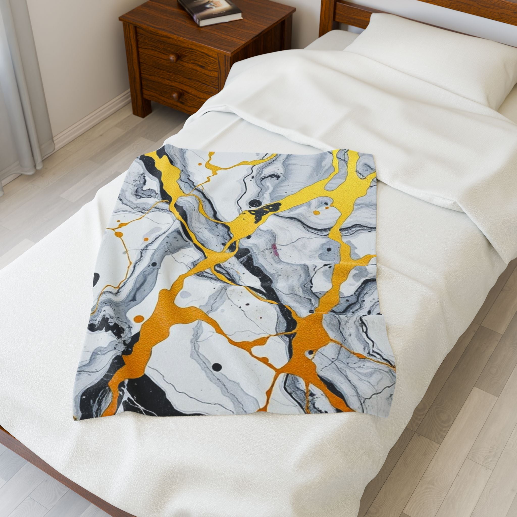 Marble & Gold Print Velveteen Plush Blanket – For Comfort and Warmth
