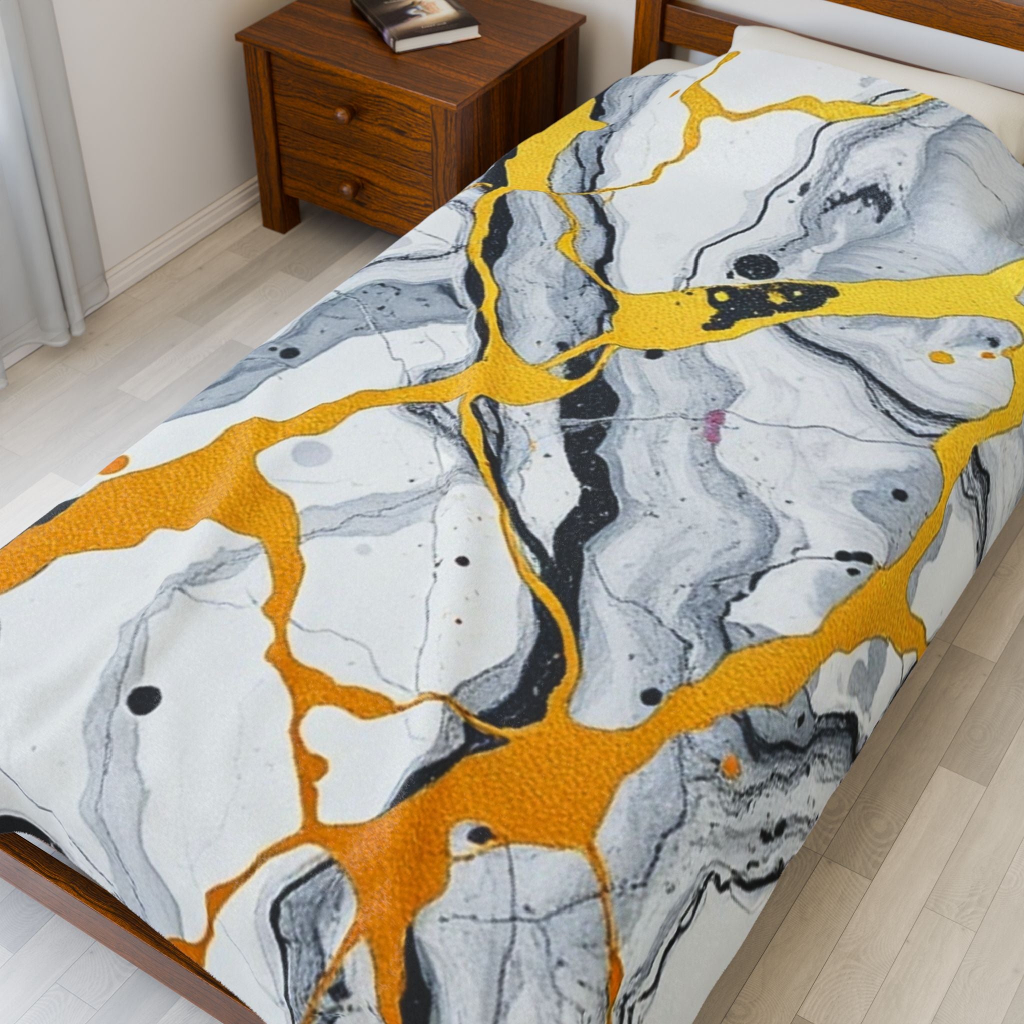 Marble & Gold Print Velveteen Plush Blanket – For Comfort and Warmth